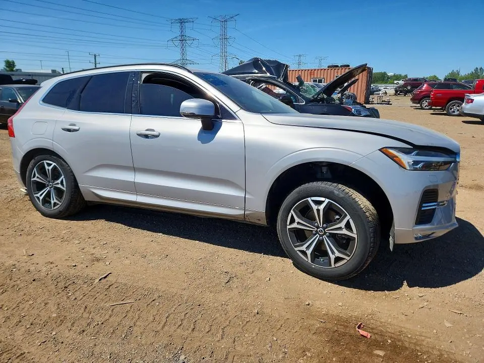 2022 VOLVO XC60 B5 MOMENTUM  