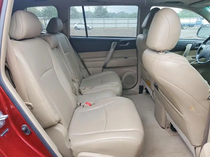 2010 TOYOTA HIGHLANDER SE  