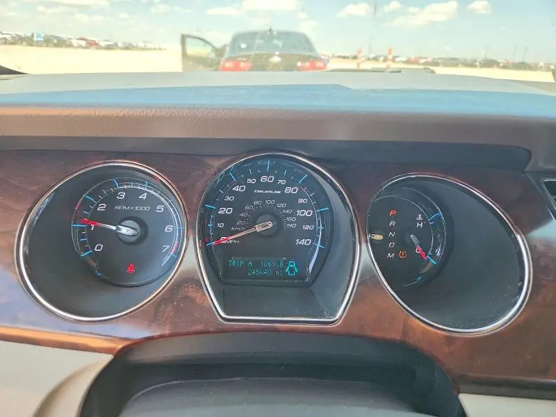 2011 FORD TAURUS LIMITED  