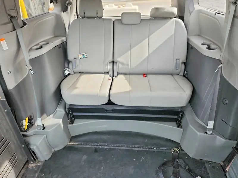 2018 TOYOTA SIENNA XLE 8-PASSENGER  