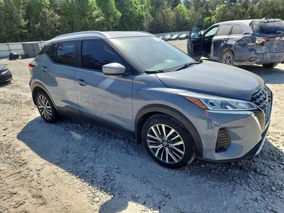 2021 NISSAN KICKS SV  