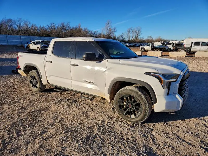 2023 TOYOTA TUNDRA SR5  