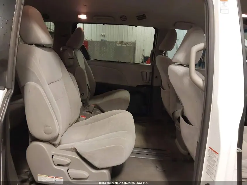 2015 TOYOTA SIENNA LE 8 PASSENGER