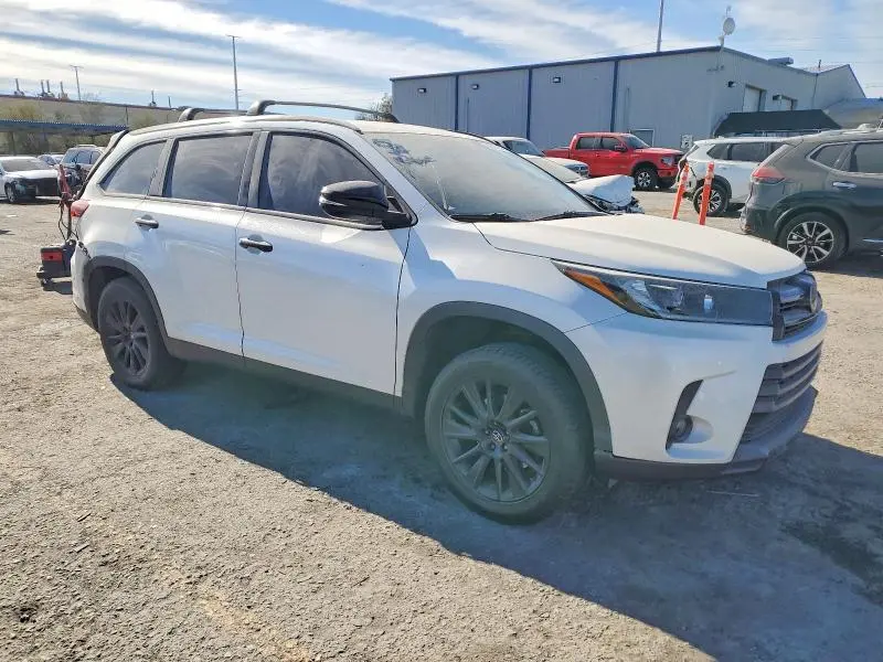 2019 TOYOTA HIGHLANDER SE  