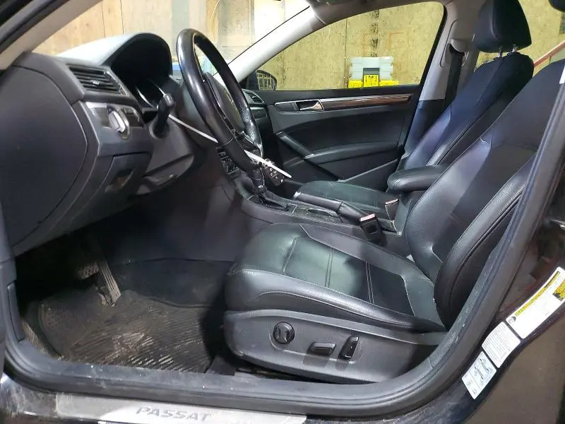 2017 VOLKSWAGEN PASSAT SE  