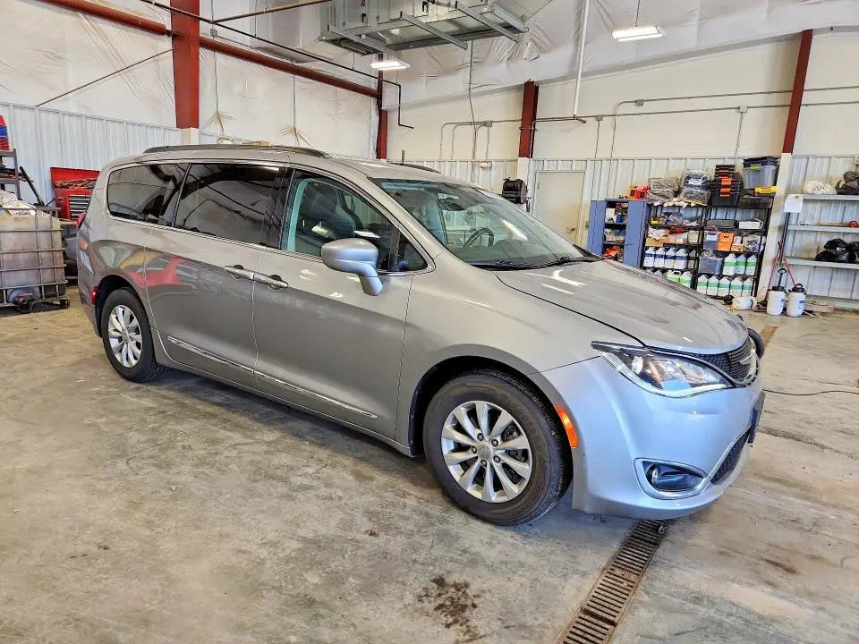 2017 CHRYSLER PACIFICA TOURING L  