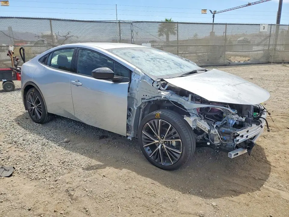 2025 TOYOTA PRIUS XLE  
