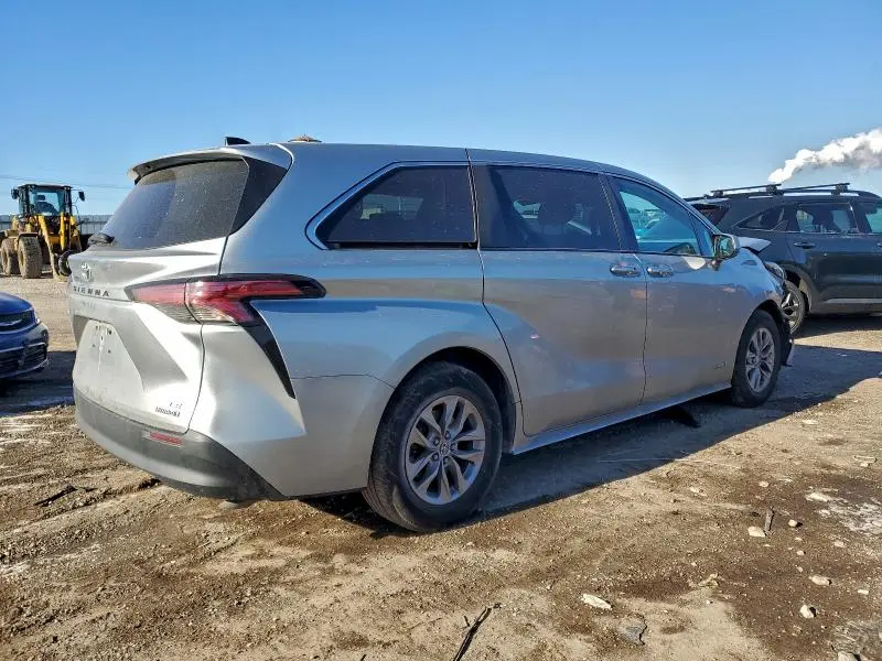 2021 TOYOTA SIENNA LE  