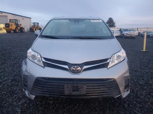 2018 TOYOTA SIENNA LE  