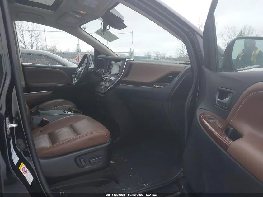 2019 TOYOTA SIENNA LIMITED PREMIUM 7 PASSENGER