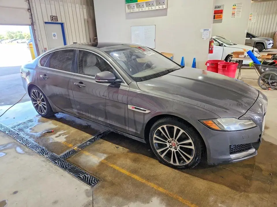 2017 JAGUAR XF PRESTIGE  
