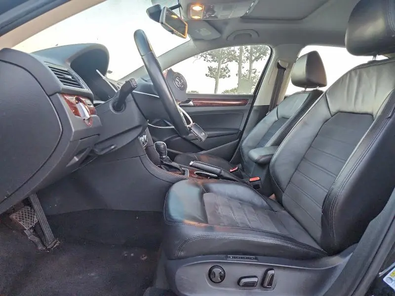 2013 VOLKSWAGEN PASSAT SEL  