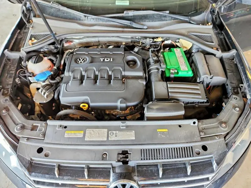 2015 VOLKSWAGEN PASSAT SE  