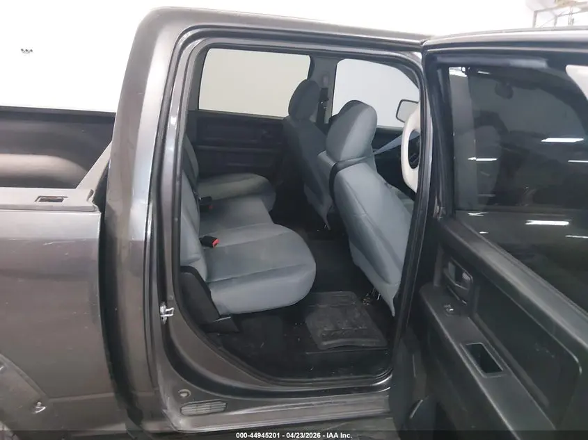 2017 RAM 1500 EXPRESS  4X4 5'7 BOX