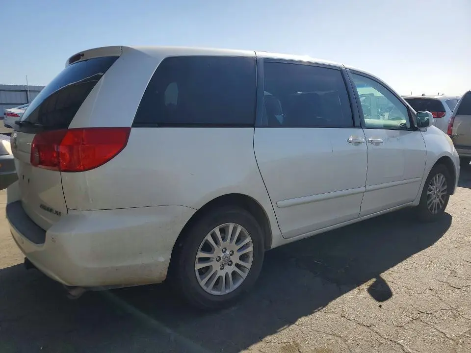 2010 TOYOTA SIENNA XLE  