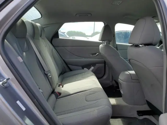 2024 HYUNDAI ELANTRA SE  