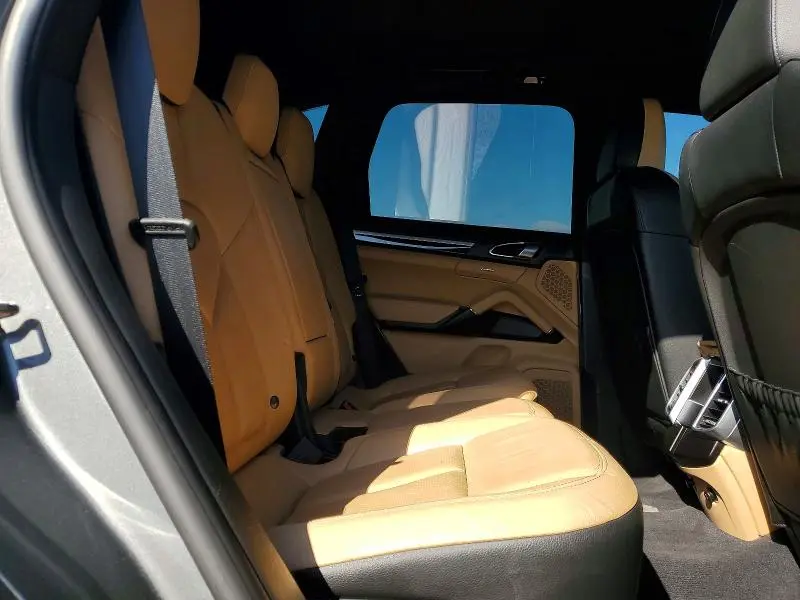 2014 PORSCHE CAYENNE   