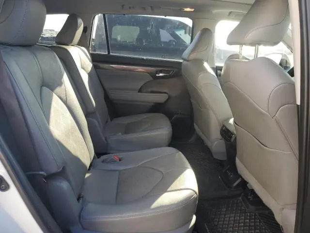 2022 TOYOTA HIGHLANDER PLATINUM  