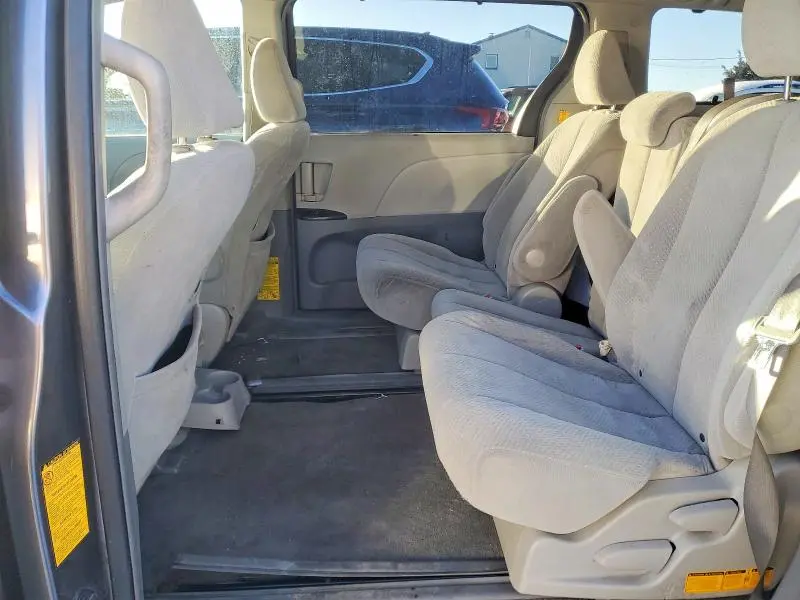 2011 TOYOTA SIENNA LE 8-PASSENGER  