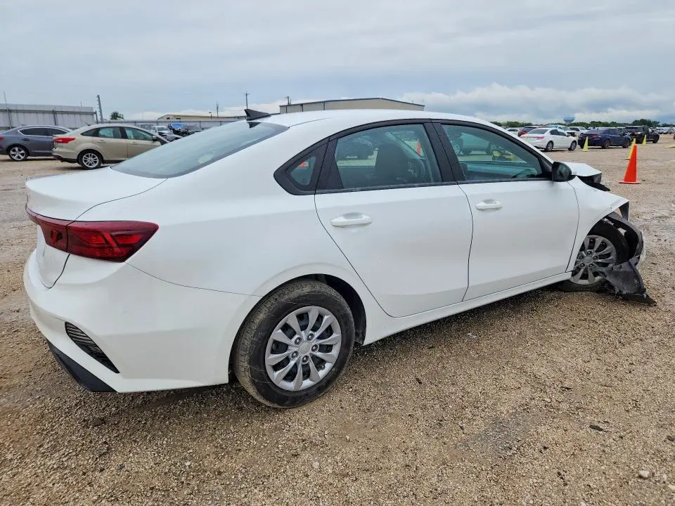 2024 KIA FORTE LX  