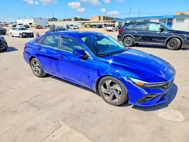 2024 HYUNDAI ELANTRA SEL  