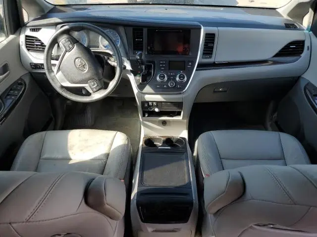 2017 TOYOTA SIENNA XLE  