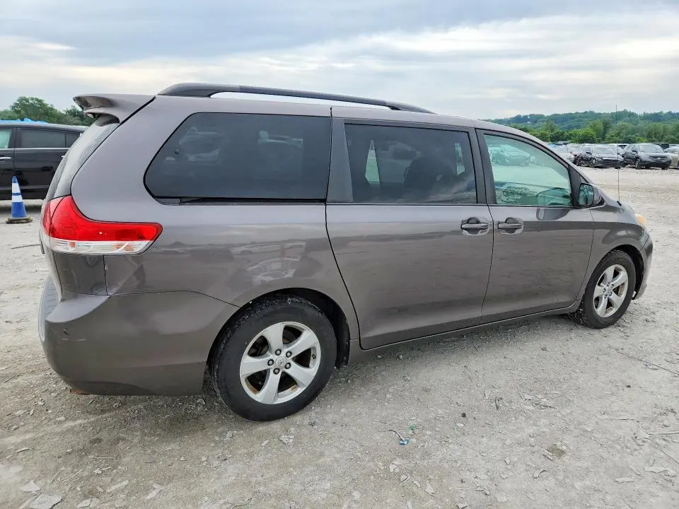 2011 TOYOTA SIENNA LE  
