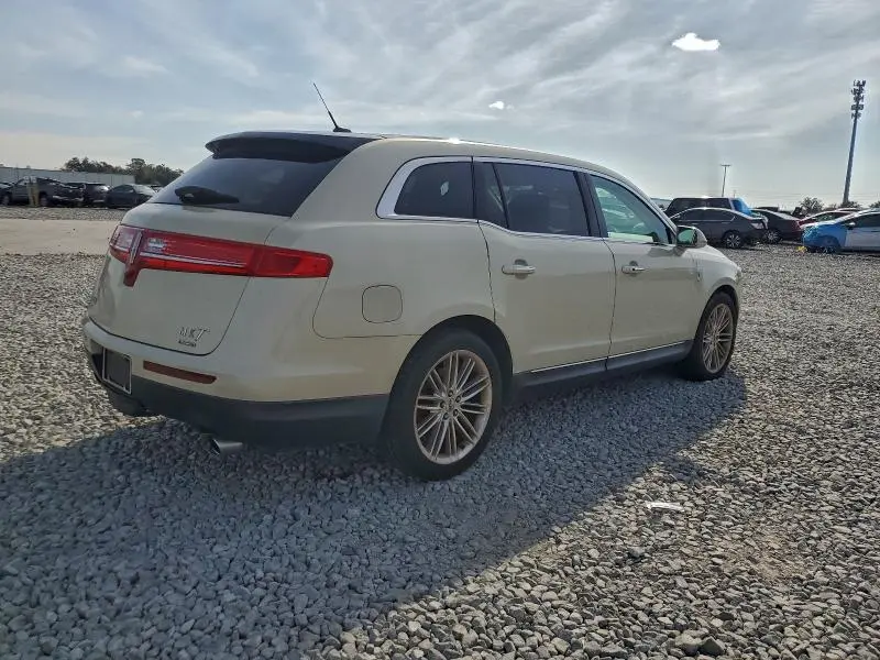 2014 LINCOLN MKT   