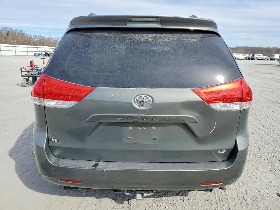2011 TOYOTA SIENNA LE  