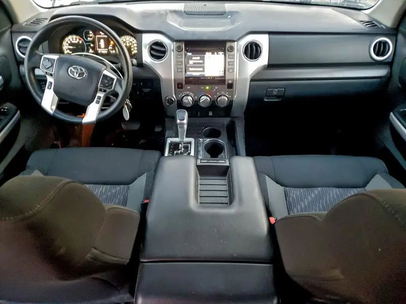 2018 TOYOTA TUNDRA CREWMAX SR5  