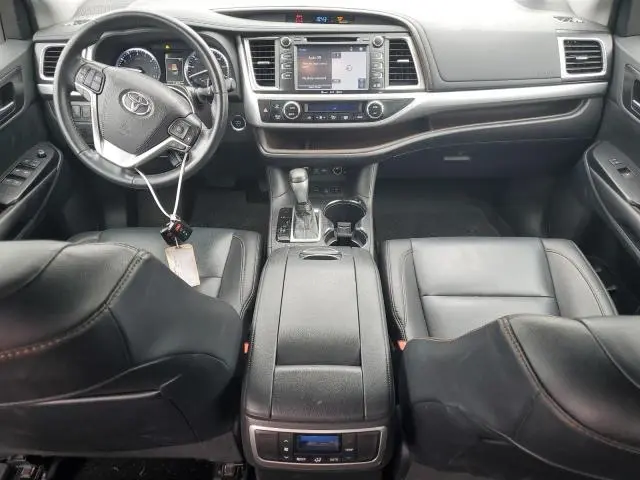 2019 TOYOTA HIGHLANDER SE  