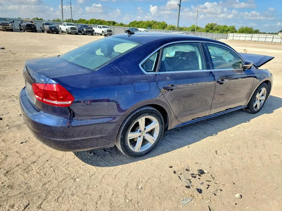 2015 VOLKSWAGEN PASSAT S  