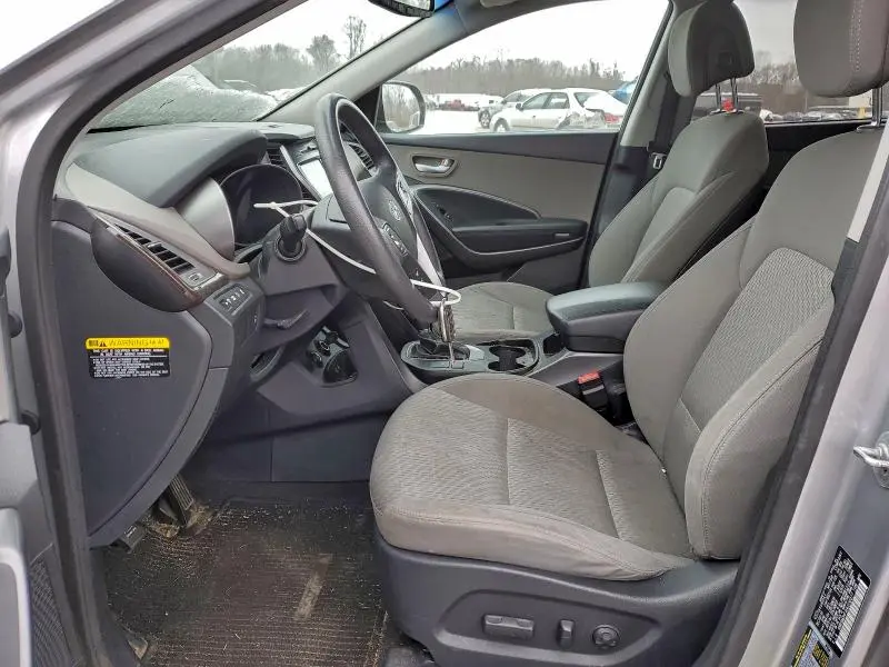 2017 HYUNDAI SANTA FE SE  