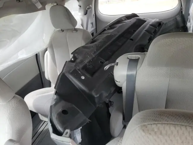 2012 TOYOTA SIENNA LE  