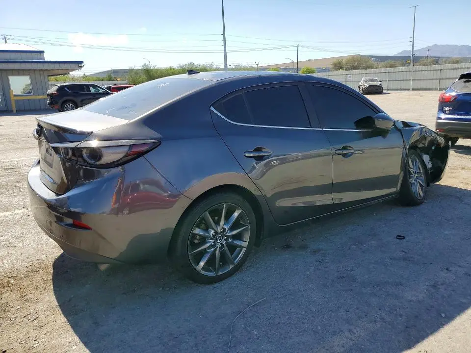 2018 MAZDA 3 TOURING  