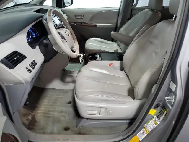 2013 TOYOTA SIENNA XLE  