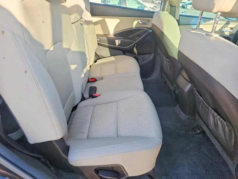 2018 HYUNDAI SANTA FE SE  