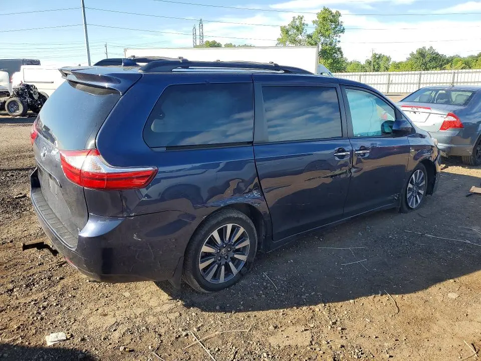 2018 TOYOTA SIENNA XLE 7-PASSENGER  
