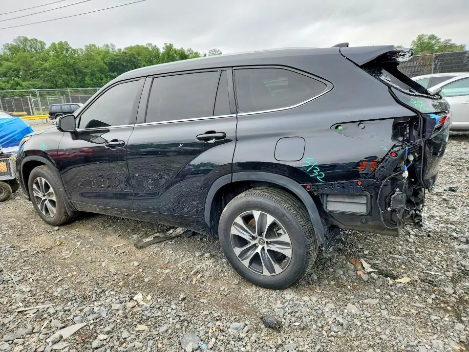 2023 TOYOTA HIGHLANDER XLE  