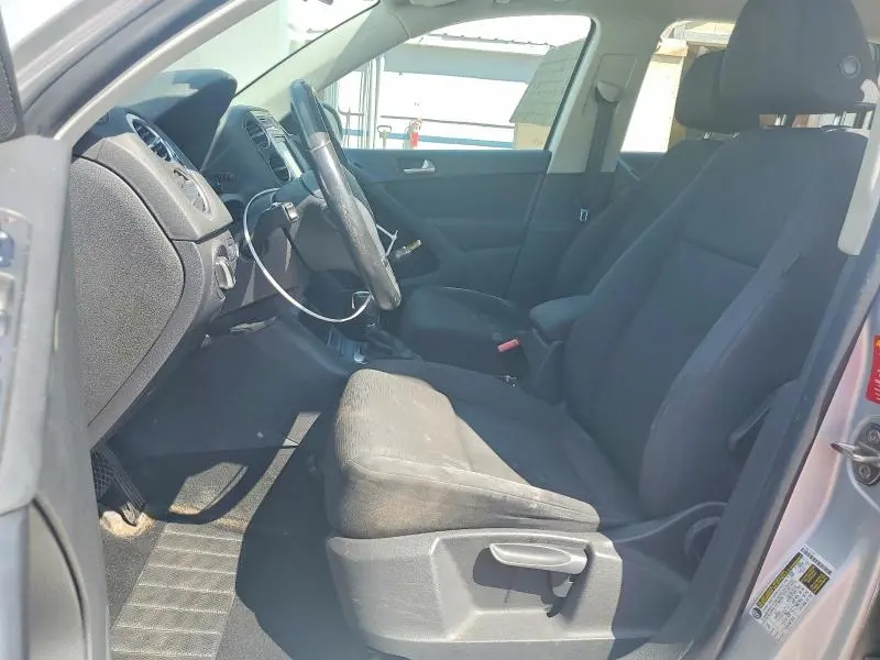 2013 VOLKSWAGEN TIGUAN S  