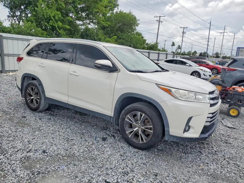 2019 TOYOTA HIGHLANDER LE PLUS  