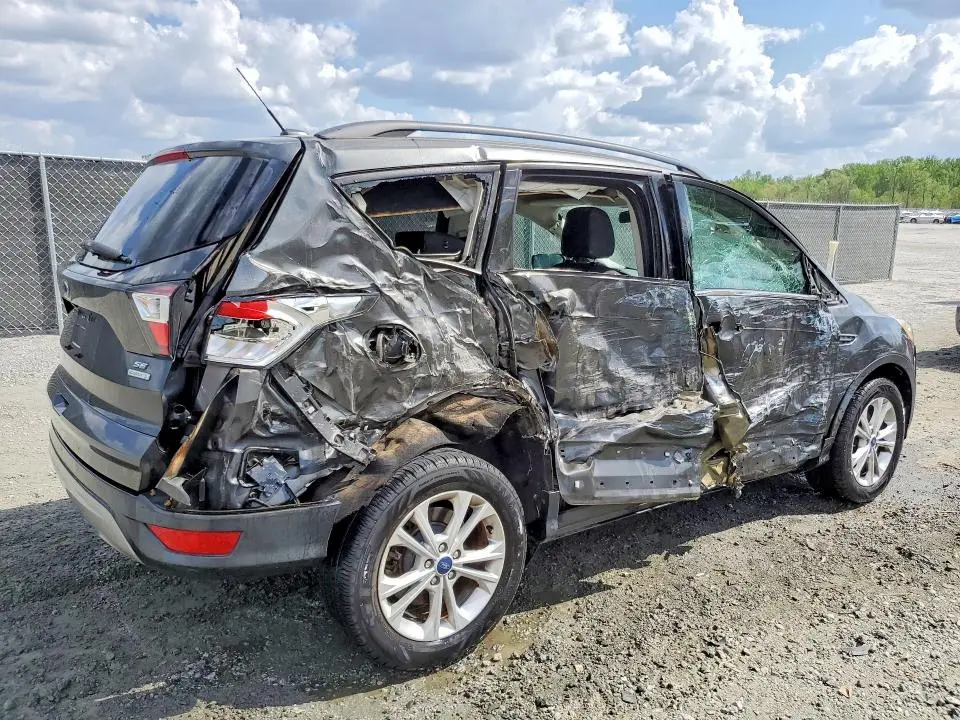2017 FORD ESCAPE SE  
