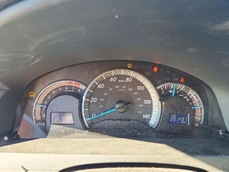 2013 TOYOTA CAMRY SE  
