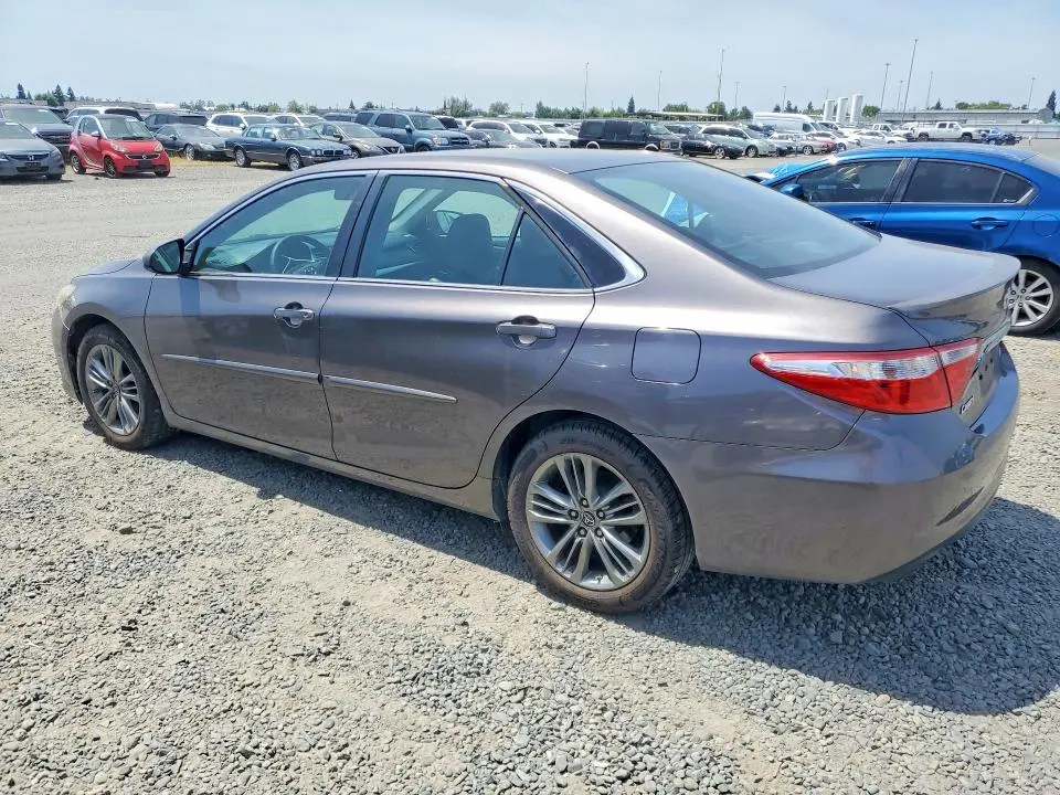 2015 TOYOTA CAMRY SE  