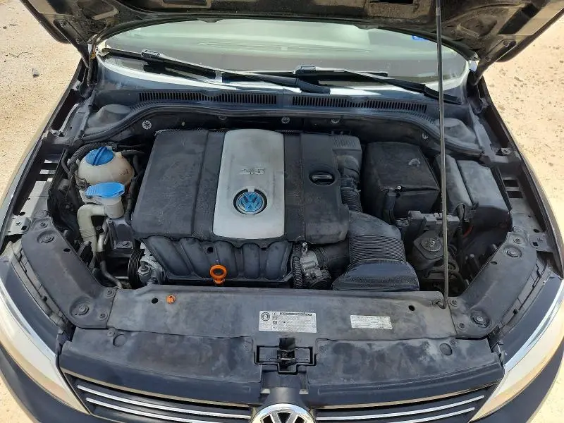 2013 VOLKSWAGEN JETTA SE  