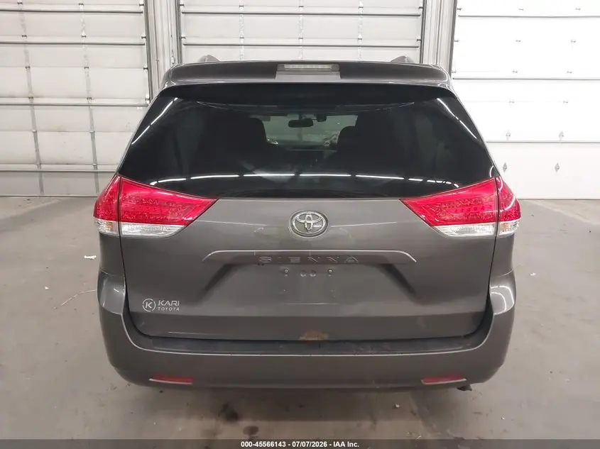 2011 TOYOTA SIENNA LE V6