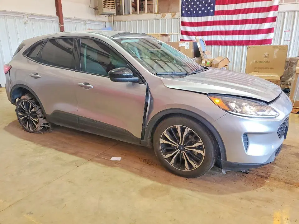 2021 FORD ESCAPE SE  