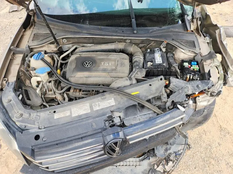 2015 VOLKSWAGEN PASSAT SE  