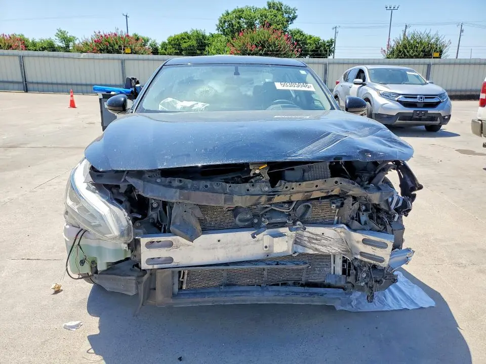 2019 NISSAN ALTIMA SR  