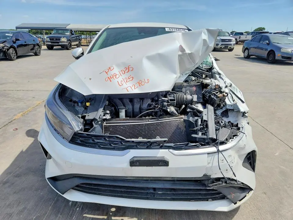 2024 KIA FORTE LXS  